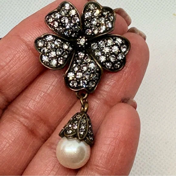 Vintage Rhinestone Pearl Drop Clover Clip-On Earrings, Lucky Charm Jewelry - Picture 9 of 10